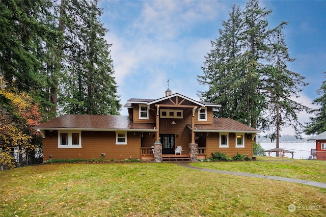 view of front facade with a front yard