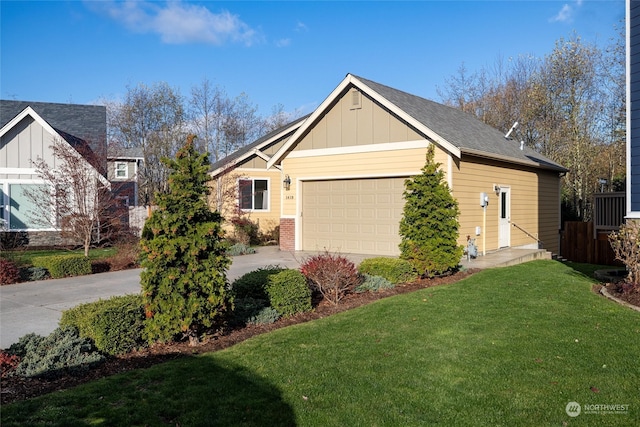 view of front of home with a front lawn