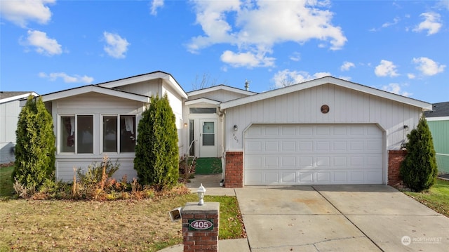1100 S Rosewood Dr Unit 405, Ellensburg, WA 98926 - single story home featuring a garage and concrete driveway