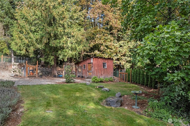 view of yard with a storage shed