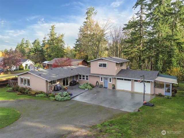 view of front facade with a garage and a front lawn