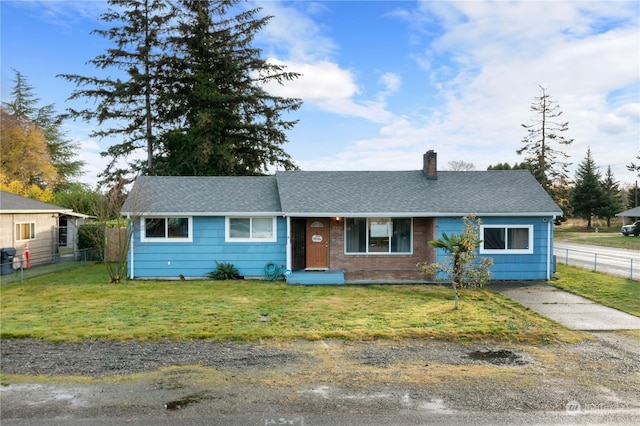 single story home with a front lawn