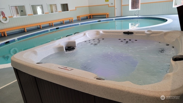 304 14th St NW Unit 103, Long Beach, WA 98631 - indoor pool featuring an indoor hot tub