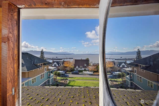 water view featuring a mountain view