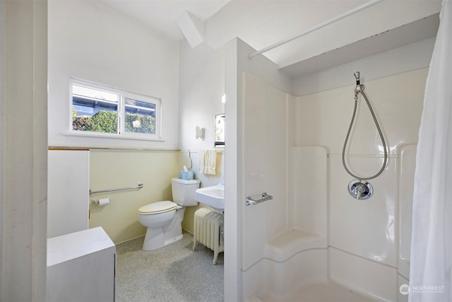 bathroom with curtained shower and toilet