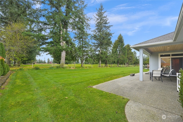 view of yard featuring a patio