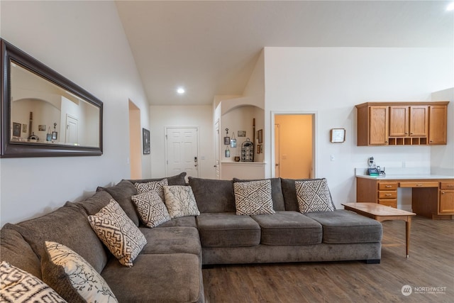 805 S Hamilton Rd, Moses Lake, WA 98837 - living area featuring dark wood-style flooring, vaulted ceiling, and recessed lighting