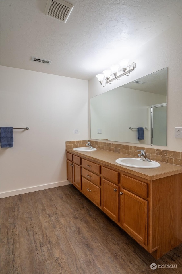 805 S Hamilton Rd, Moses Lake, WA 98837 - full bath featuring double vanity, wood finished floors, backsplash, and baseboards