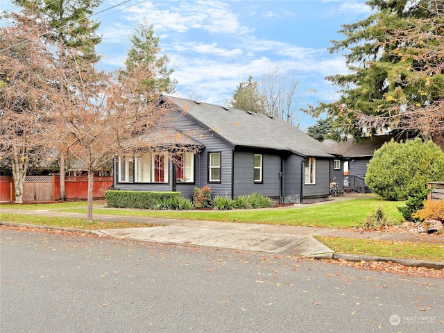 view of front of home featuring a front lawn