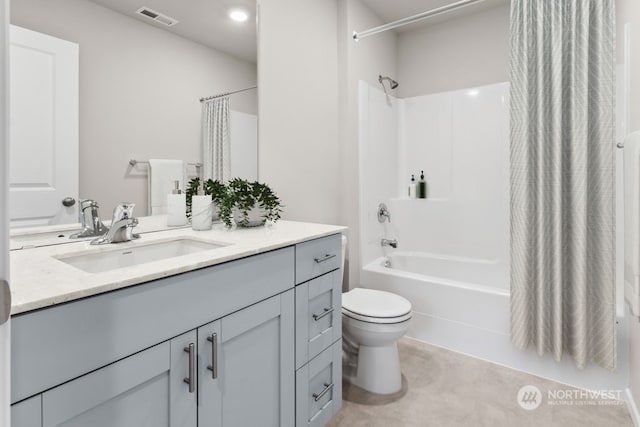 full bathroom with shower / tub combo with curtain, vanity, and toilet