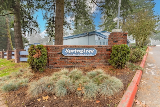 view of community / neighborhood sign