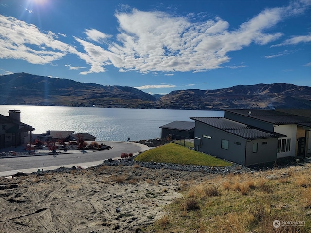 Listing photo 2 for 251 Apple Ave, Chelan WA 98816