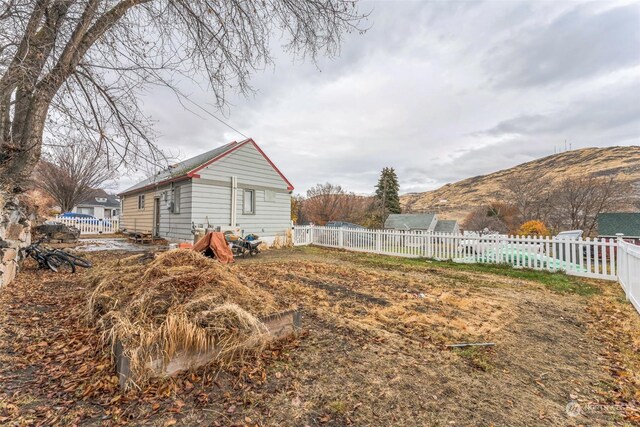 210 Stevens Ave, Coulee Dam, WA 99116 - fenced backyard featuring a mountain view