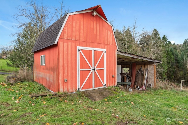 view of outdoor structure with a yard