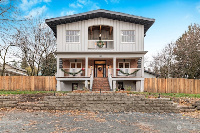 view of front of home featuring a porch