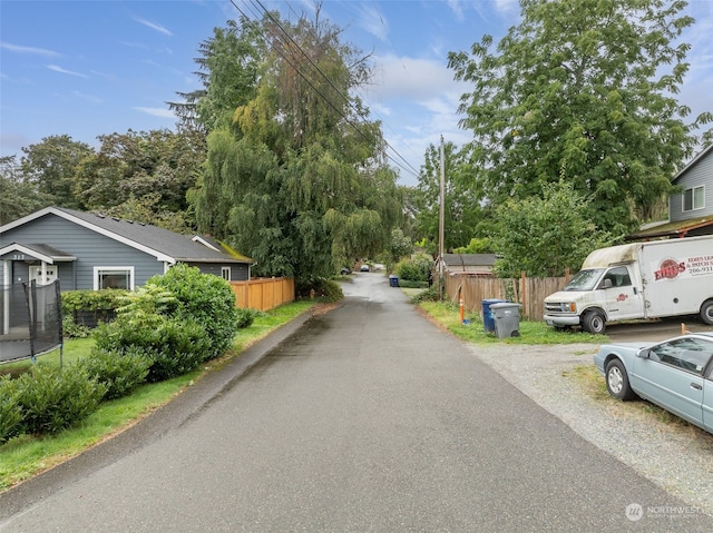 Listing photo 3 for 672 Lind Ave NW, Renton WA 98057