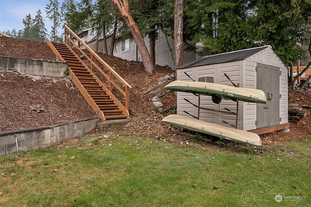 view of yard with a storage unit