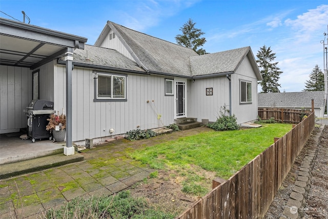 back of house featuring a lawn