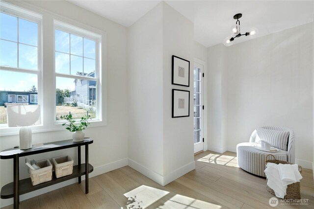 5123 N Bennett St, Ruston, WA 98407 - sitting room featuring light wood-style floors, baseboards, and a chandelier