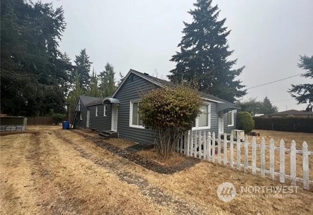 5503 112th St SW, Lakewood, WA 98499 - view of side of property with entry steps