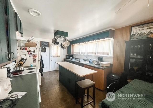 5503 112th St SW, Lakewood, WA 98499 - kitchen with a center island and a sink