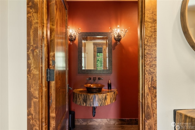 bathroom featuring sink