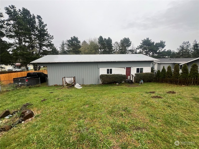 back of house featuring a yard