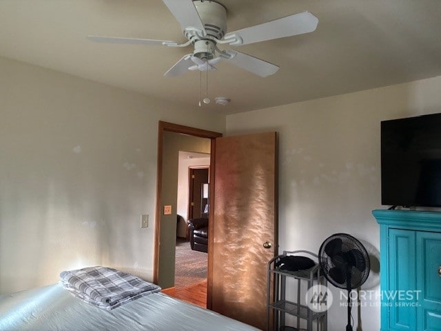 bedroom featuring ceiling fan