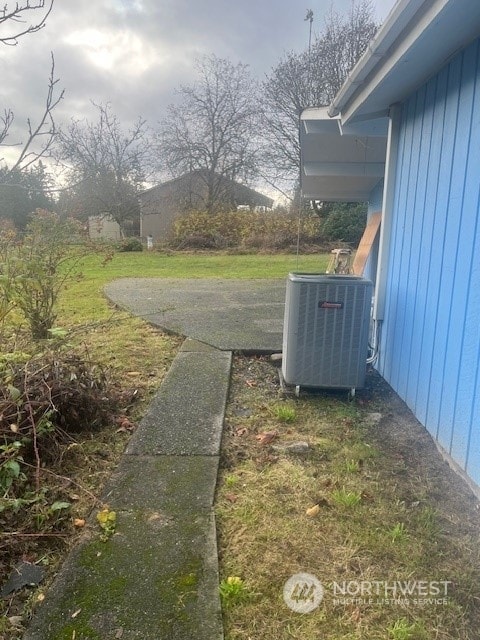 view of yard featuring cooling unit