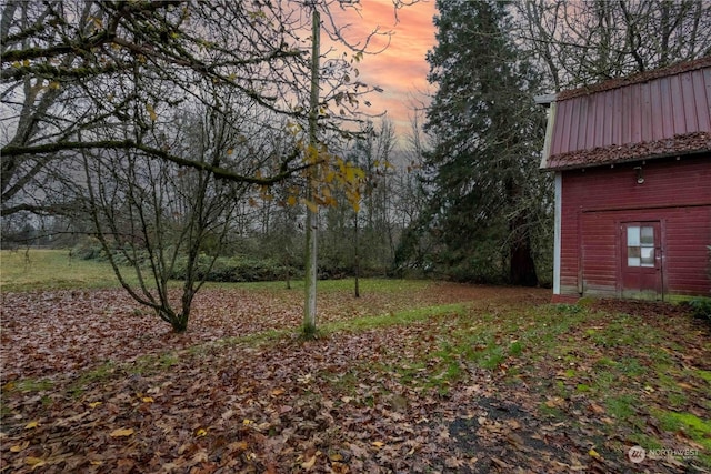 516 SW Riverside Dr, Chehalis, WA 98532 - view of yard at dusk