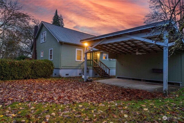 516 SW Riverside Dr, Chehalis, WA 98532 - view of front facade featuring a carport, crawl space, and a shingled roof