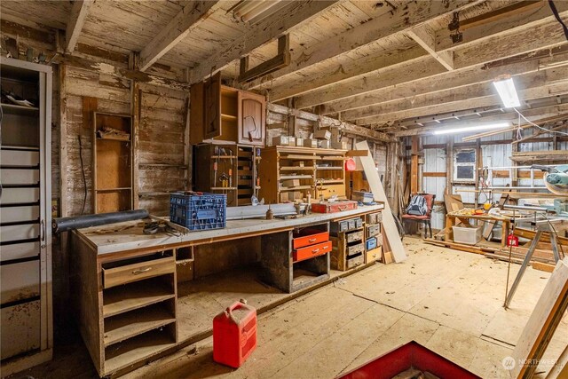 516 SW Riverside Dr, Chehalis, WA 98532 - basement with a workshop area
