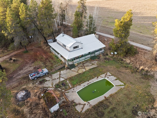 birds eye view of property featuring a rural view