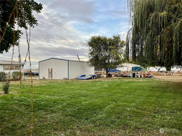 view of yard with an outdoor structure