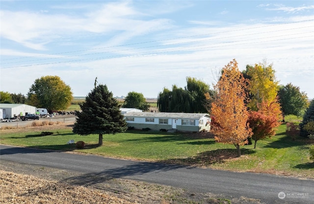 view of front of house with a front lawn