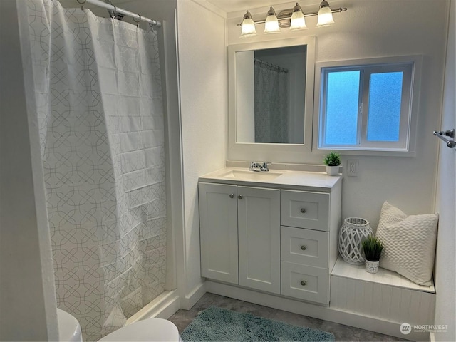 bathroom featuring a shower with curtain, vanity, and toilet