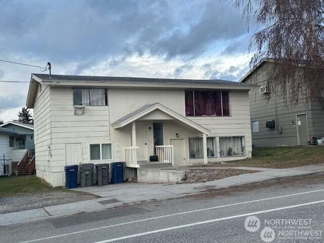 331 11th St NE, East Wenatchee, WA 98802 - photo 1