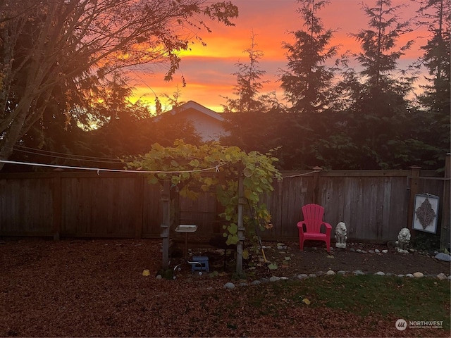 view of yard at dusk