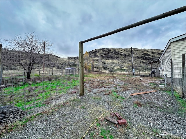 view of yard with a mountain view