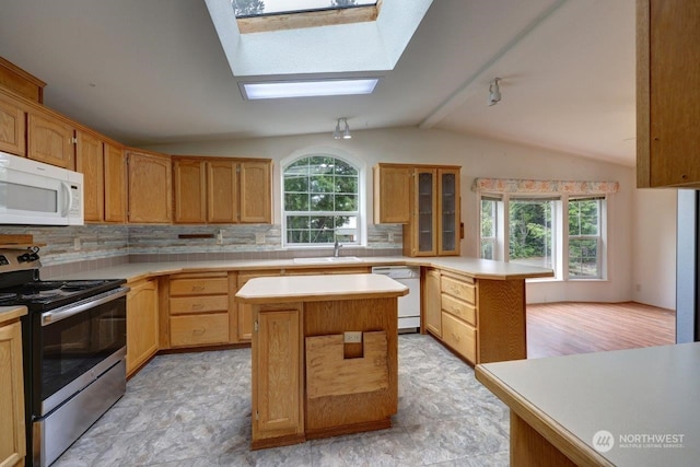 kitchen with plenty of natural light, a center island, and white appliances