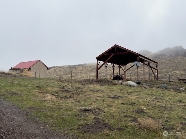 view of yard featuring a mountain view and a rural view