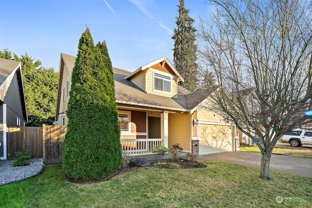 view of front of house featuring covered porch and a front yard