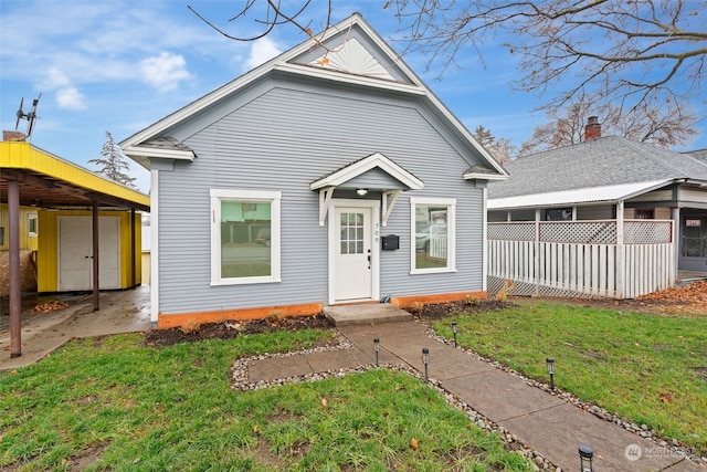 view of front facade with a front yard