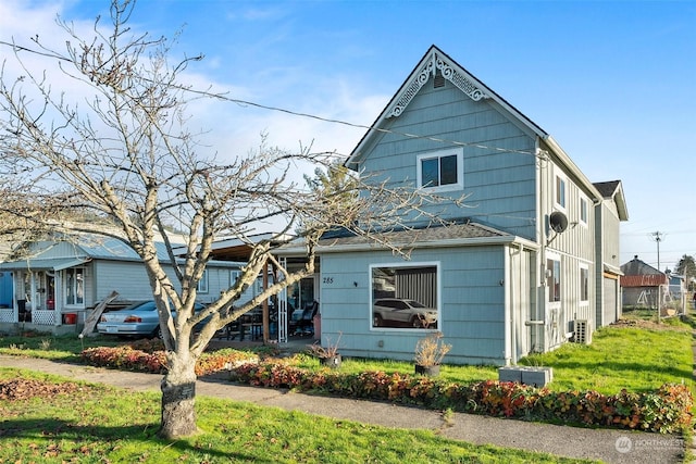 view of front of house featuring a front yard