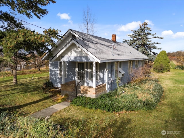 view of front of house with a front yard