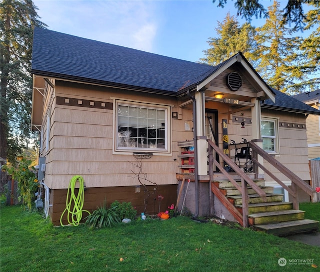 view of front of property with a front lawn