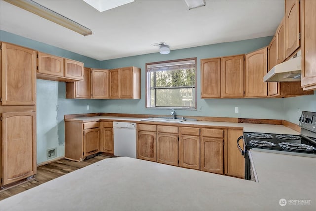 kitchen featuring light brown cabinetry, dishwasher, sink, black range with electric cooktop, and light hardwood / wood-style flooring