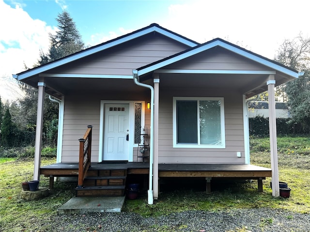 view of front of property featuring a porch