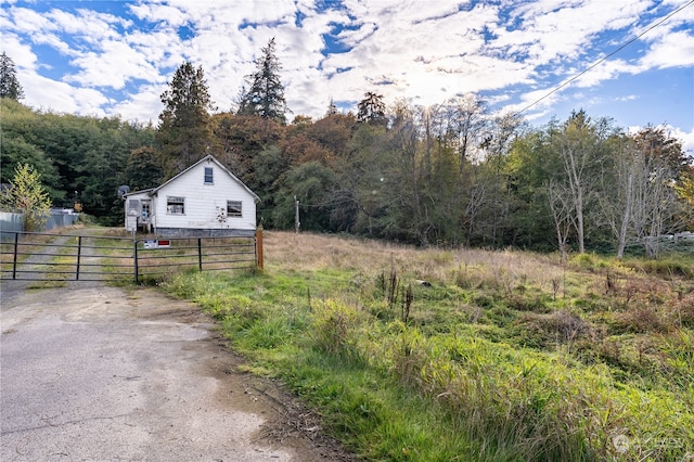 view of yard with a rural view