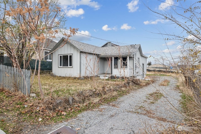 view of front of property featuring a porch